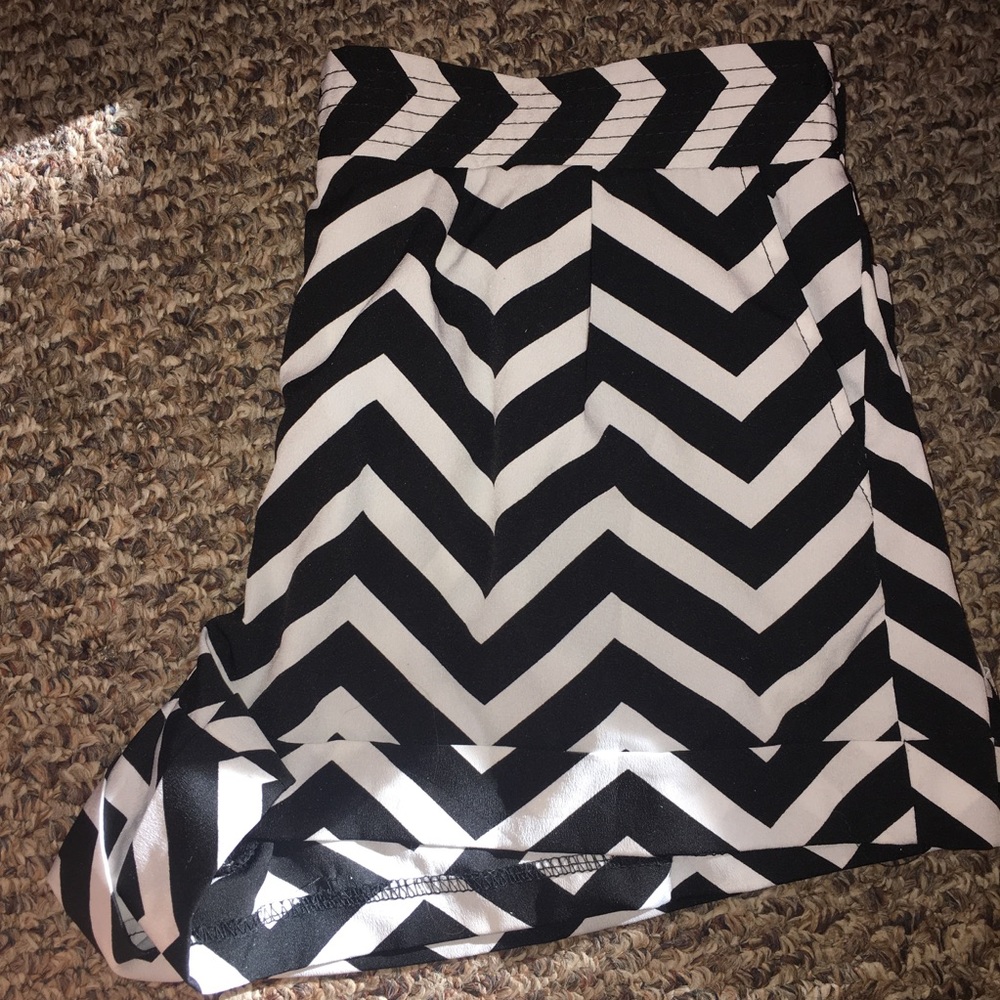 Black & white Chevron shorts